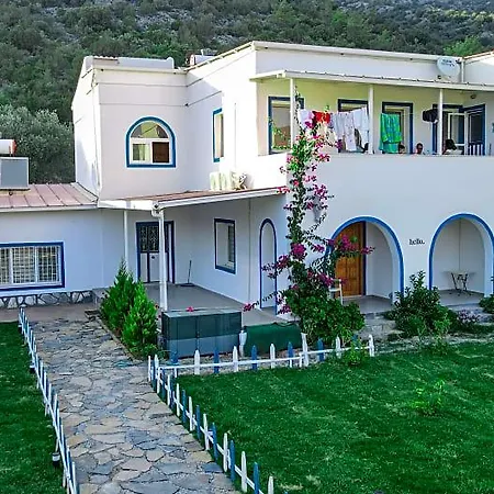 Hotel Yaliyani & Restaurant 3*